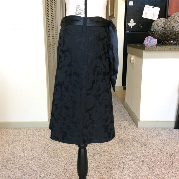 ✨ Black A-Line Skirt ✨ - Picture 2 of 7